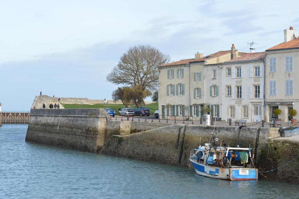 Le Corps De Garde Bed & Breakfast Saint-Martin-de-Ré Dış mekan fotoğraf