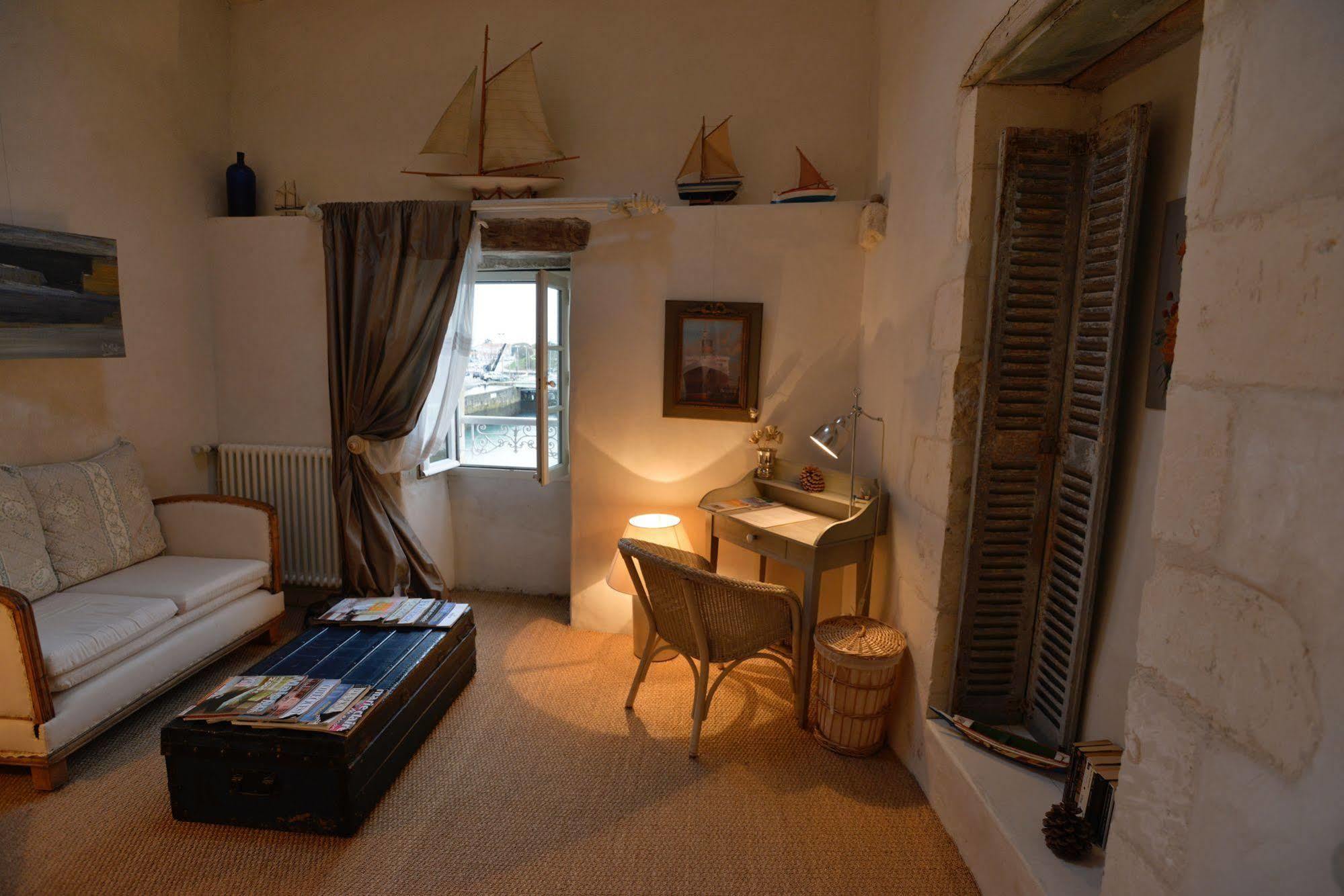 Le Corps De Garde Bed & Breakfast Saint-Martin-de-Ré Dış mekan fotoğraf
