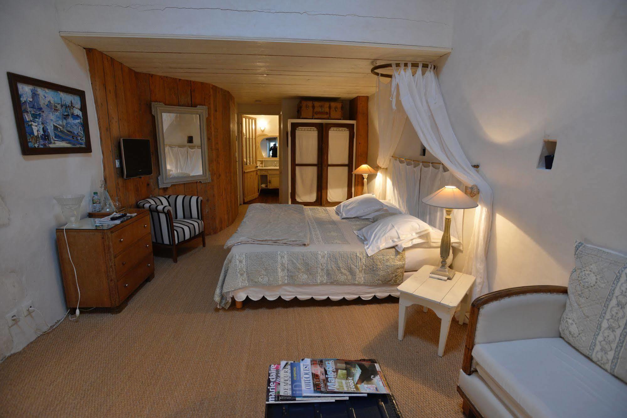 Le Corps De Garde Bed & Breakfast Saint-Martin-de-Ré Dış mekan fotoğraf